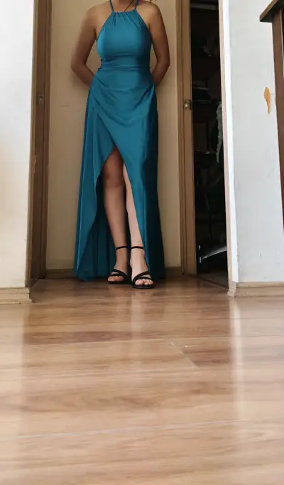 Vestido verde largo abierto de espalda y pierna - miniatura 1