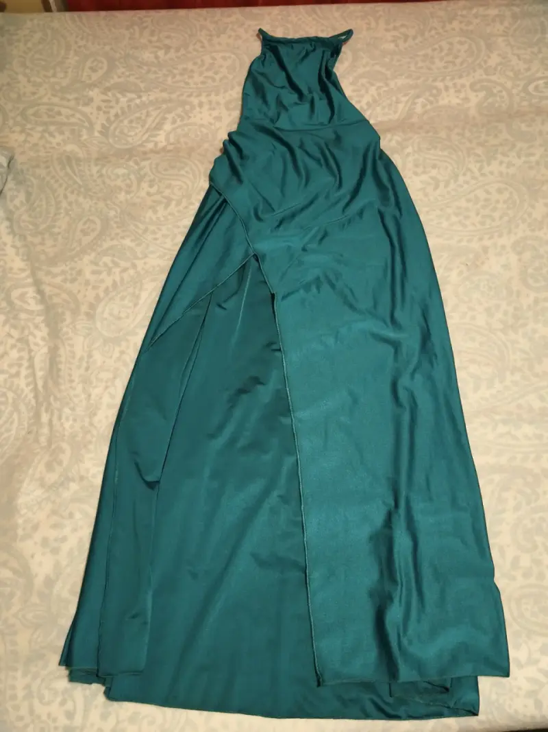 Vestido verde largo abierto de espalda y pierna - 3