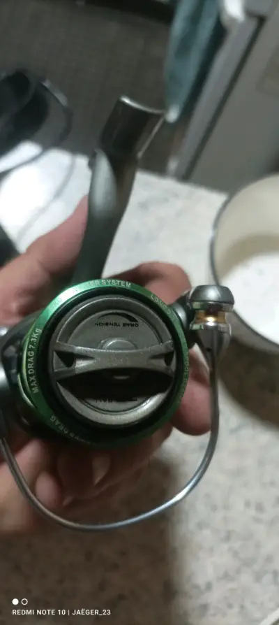 Carrete de Pesca Brave Lite 1000 con Línea Verde - miniatura 2