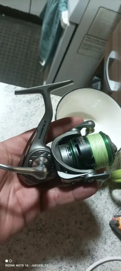 Carrete de Pesca Brave Lite 1000 con Línea Verde - miniatura 4