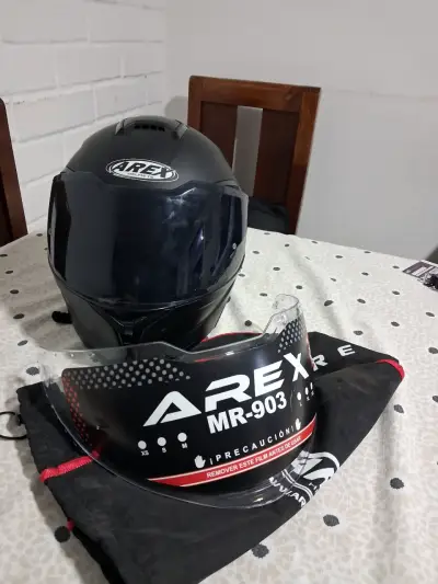 Casco y chaqueta de moto Arex y Zoqa - miniatura 1