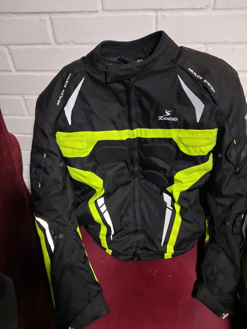 Casco y chaqueta de moto Arex y Zoqa - 2