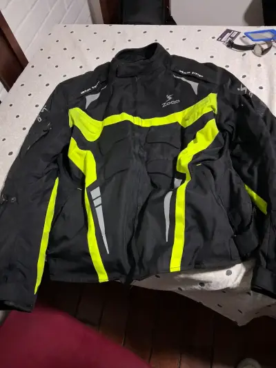 Casco y chaqueta de moto Arex y Zoqa - miniatura 4