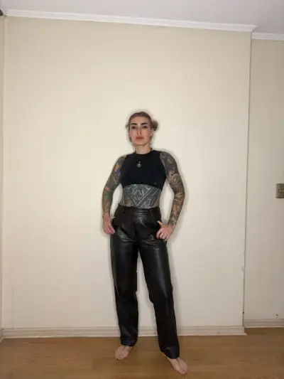 Pantalones de cuero negro - miniatura 1