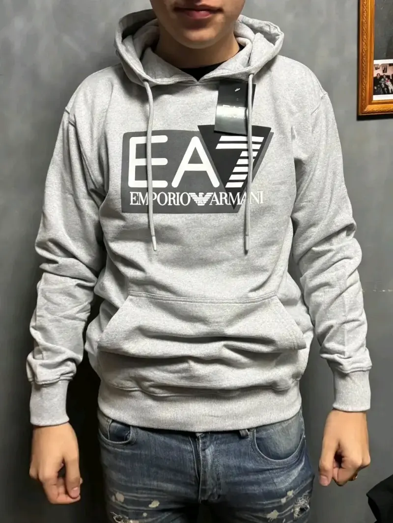 Polerón gris con capucha EA7 Emporio Armani
