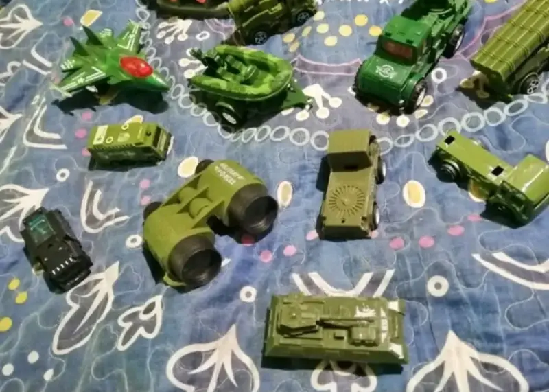 Set de vehículos militares de juguete en miniatura - 4