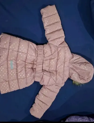 Parka de invierno para niña con capucha y cinturón - miniatura 2