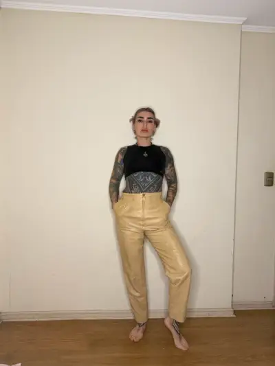 Pantalones de cuero beige - miniatura 1