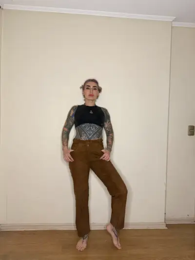 Pantalones de gamuza cafe - miniatura 2