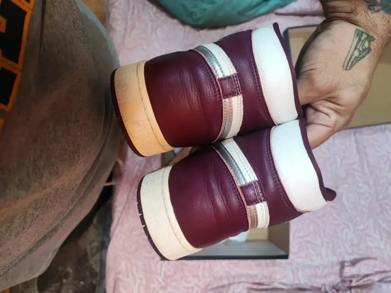 Zapatillas Air Jordan 1 Retro High OG Bordeaux - 4