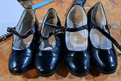 Zapatos escolares negros para niña con hebilla - miniatura 2