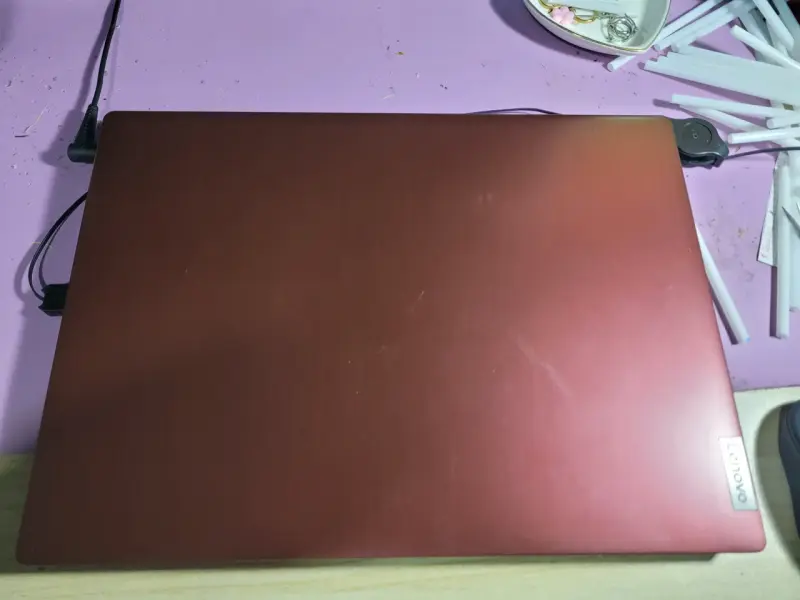Laptop Lenovo Ideapad 330 roja con cargador - 3