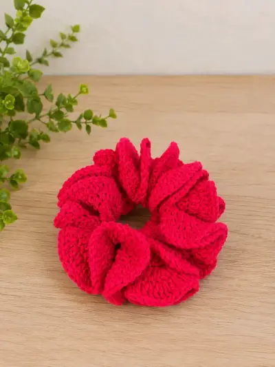 Scrunchies tejidos a crochet en varios colores - miniatura 1