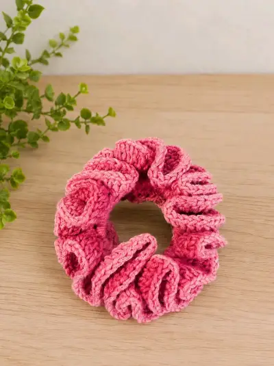 Scrunchies tejidos a crochet en varios colores - miniatura 2