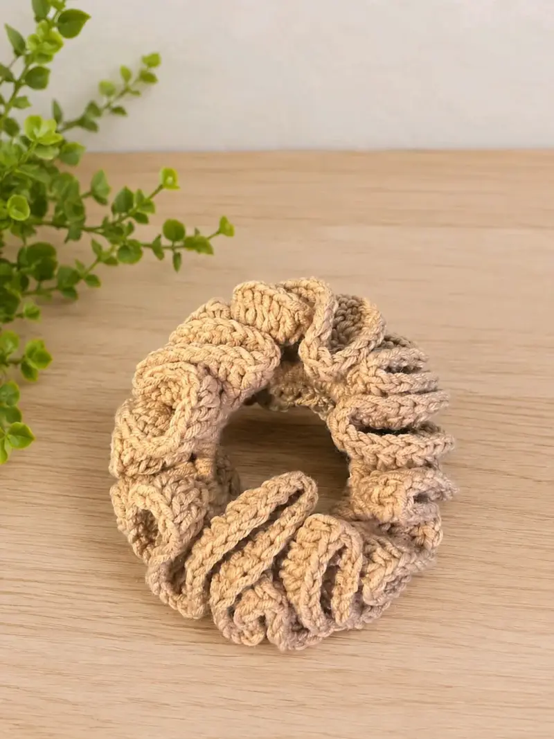 Scrunchies tejidos a crochet en varios colores - 4