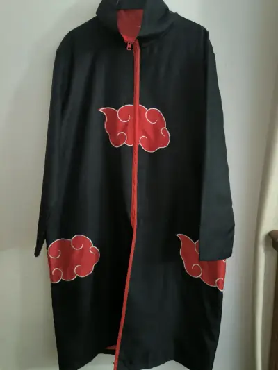 Capa Akatsuki de Naruto con Nubes Rojas Talla S - miniatura 1