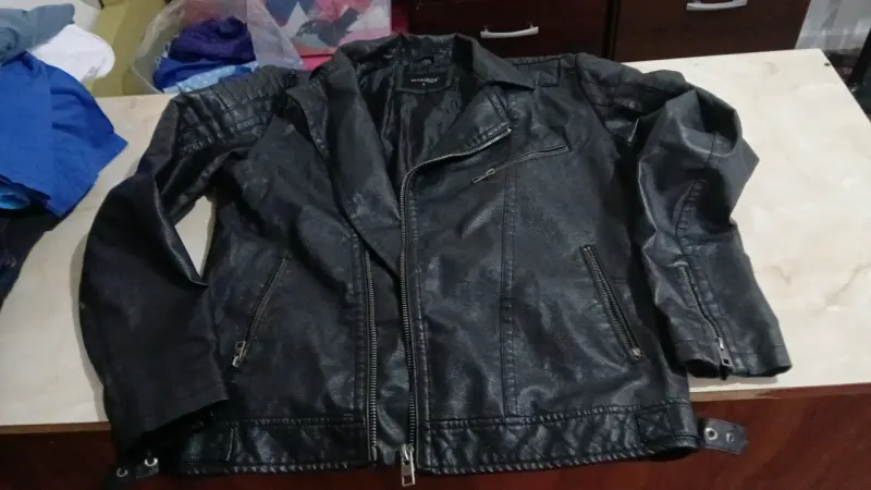 Chaqueta de cuero negra estilo motociclista - 2