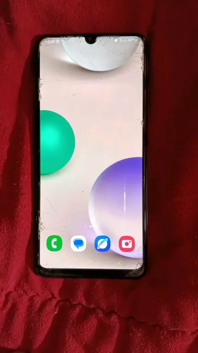 Samsung Galaxy A32 con pantalla dañada - miniatura 2