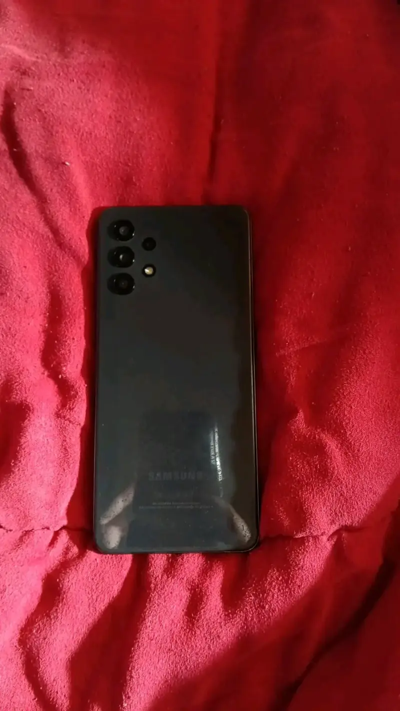 Samsung Galaxy A32 con pantalla dañada - 3