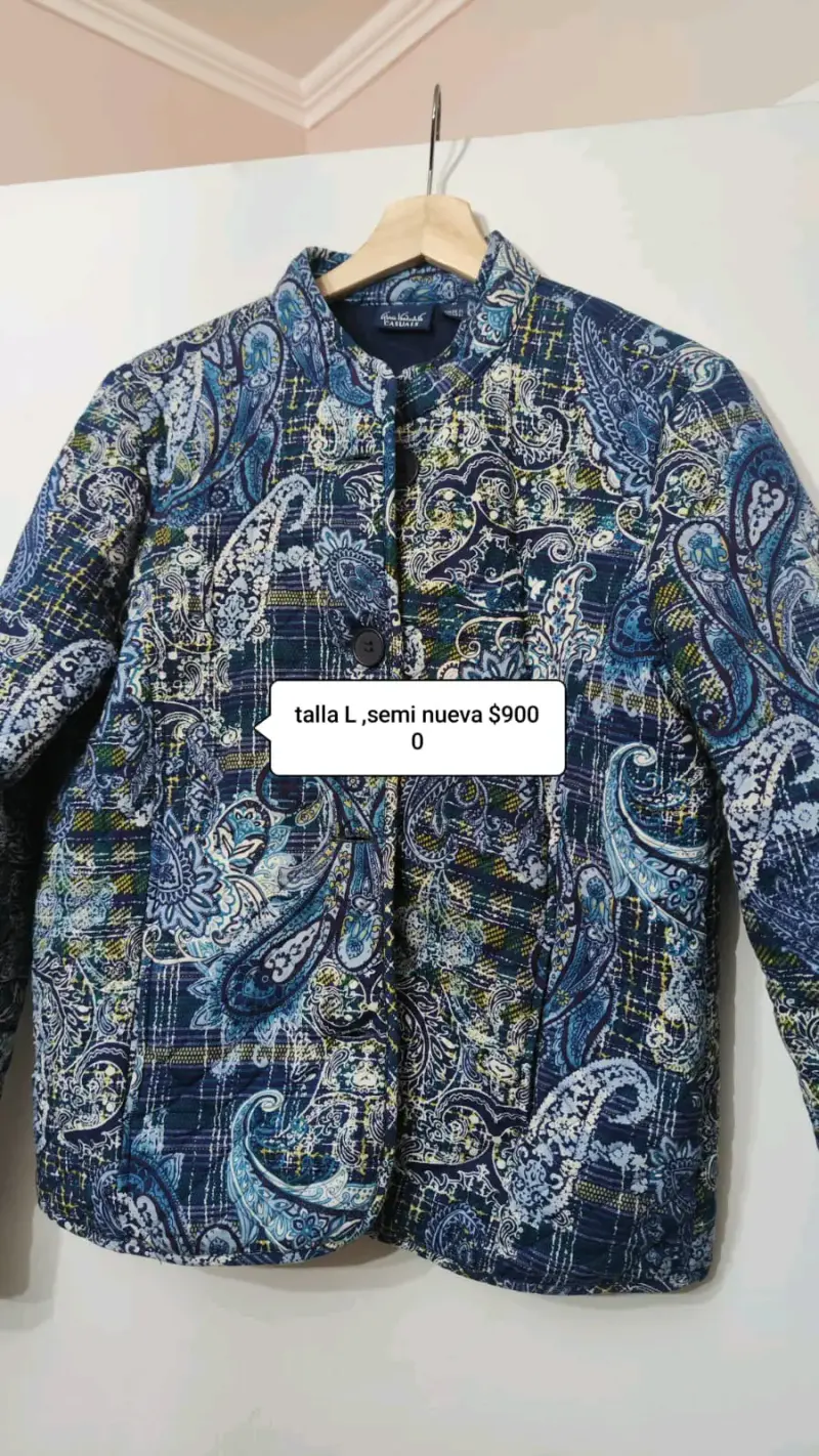 Chaqueta estampada azul talla L semi nueva - 1