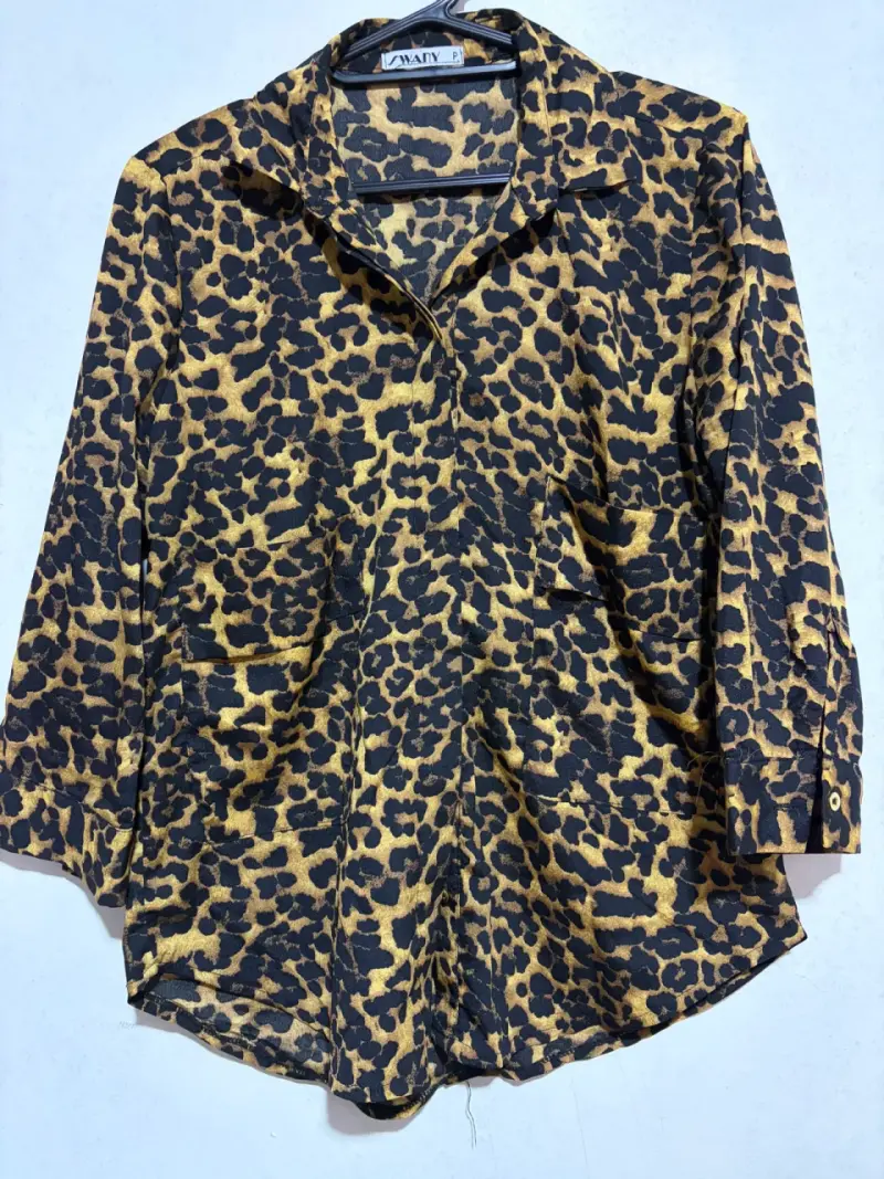 Blusa estampado animal print para mujer