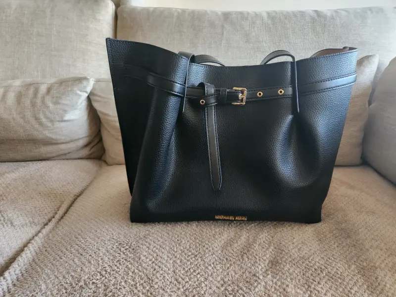 Bolso de cuero negro Michael Kors elegante - 4