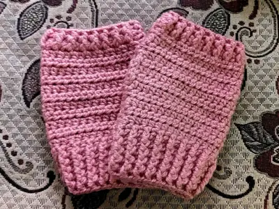Set de mitones tejidos a crochet en varios colores - miniatura 2