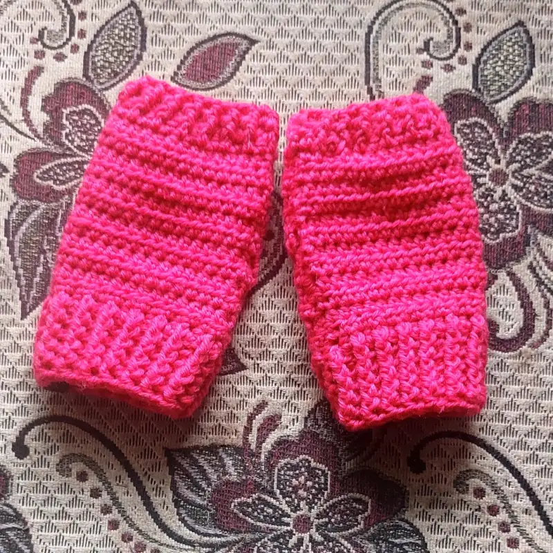 Set de mitones tejidos a crochet en varios colores - 3