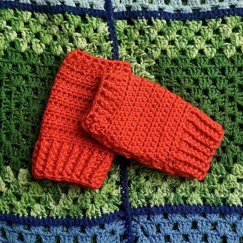Set de mitones tejidos a crochet en varios colores - 4