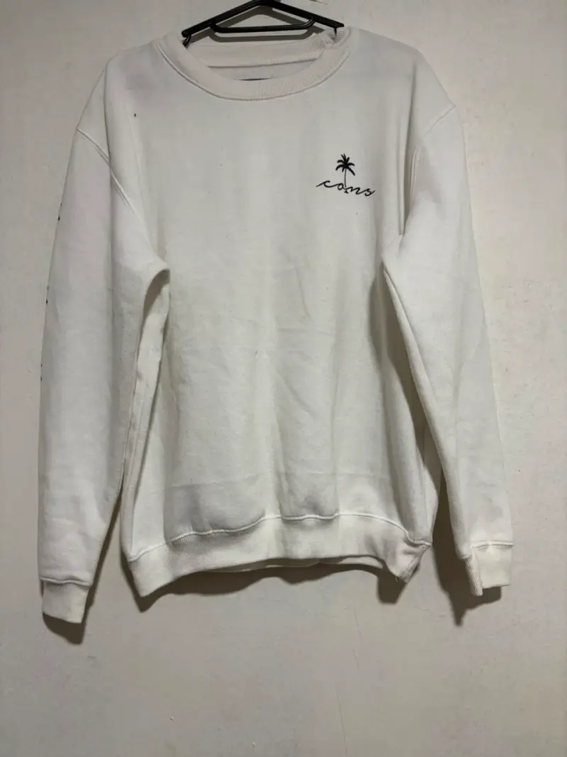 Polerón blanco con diseño de palmera