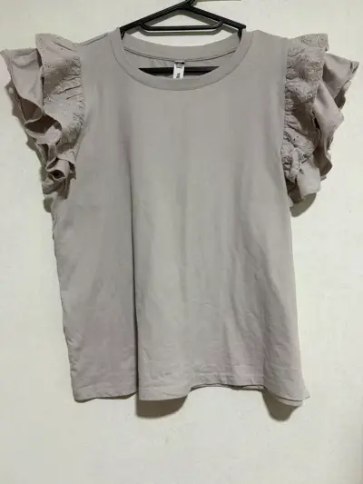 Polera de mujer con volantes en mangas - miniatura 4
