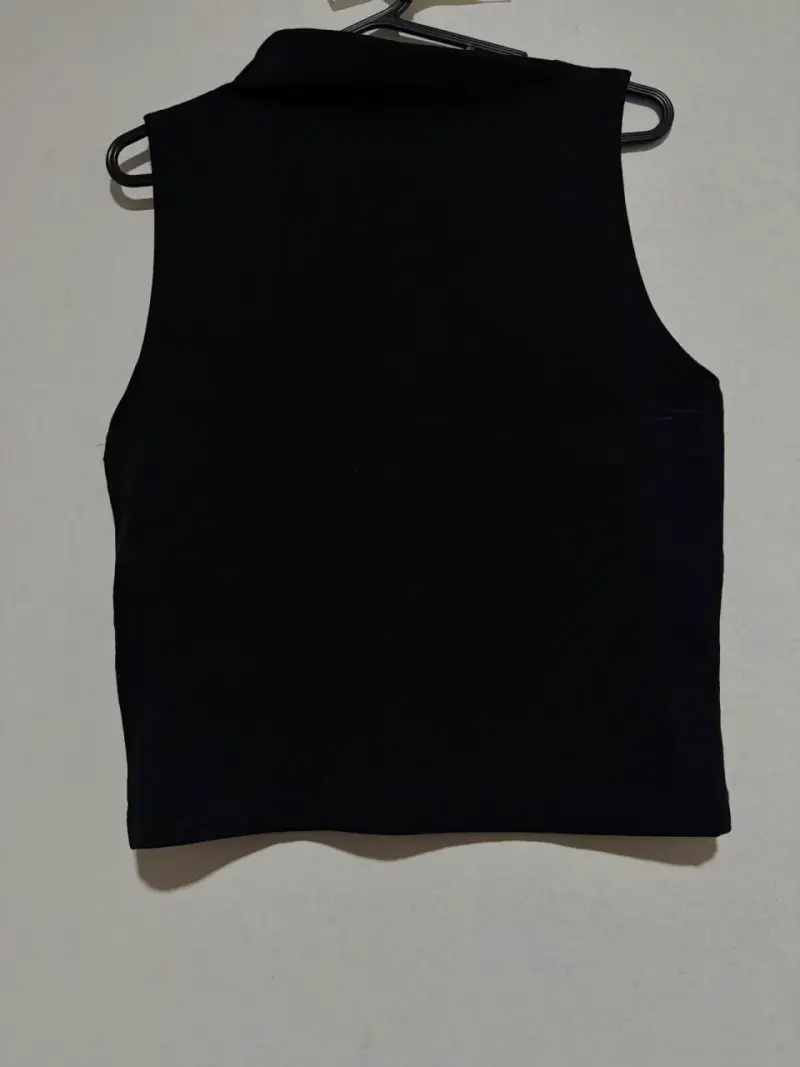 Chaleco negro sin mangas para mujer