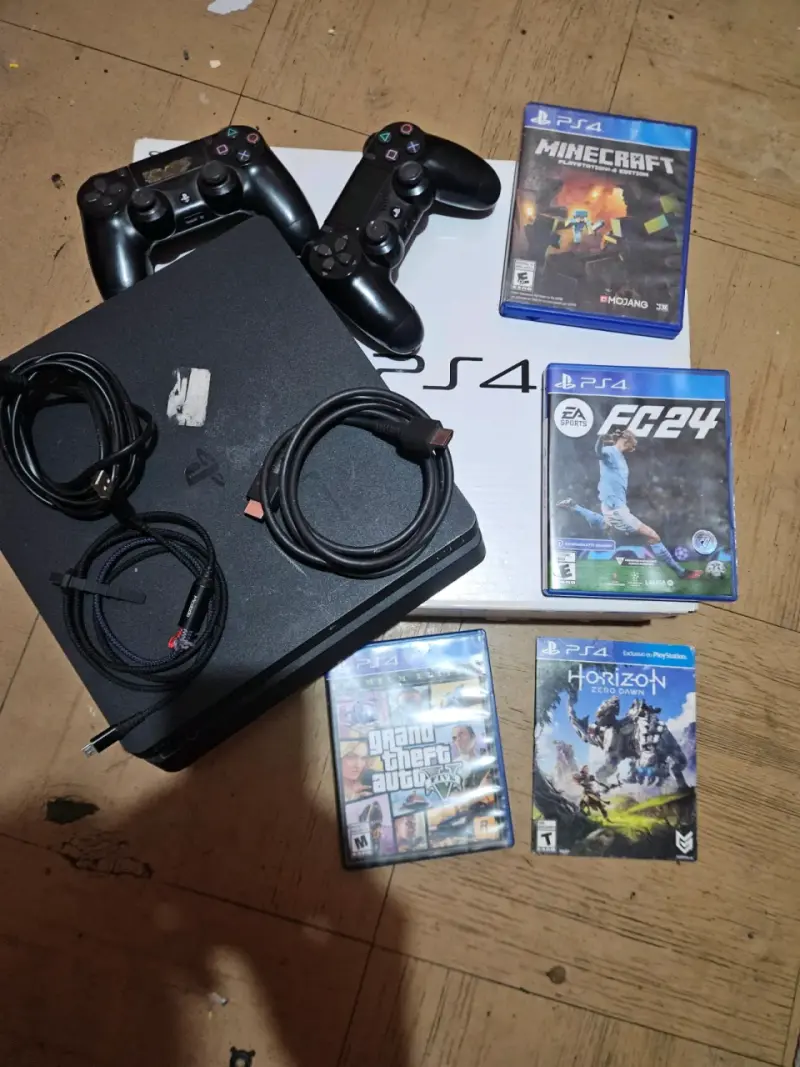 Consola PS4 con juegos y accesorios - 1