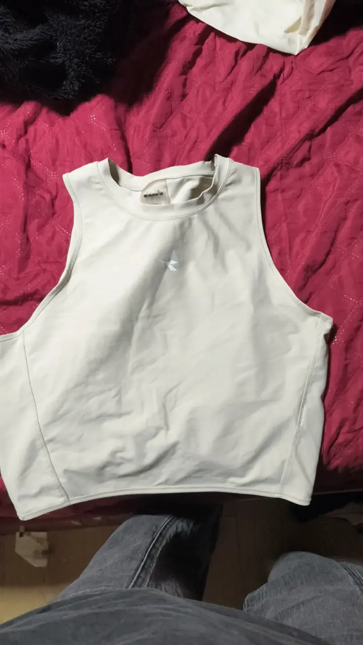Polera sin mangas blanca de mujer