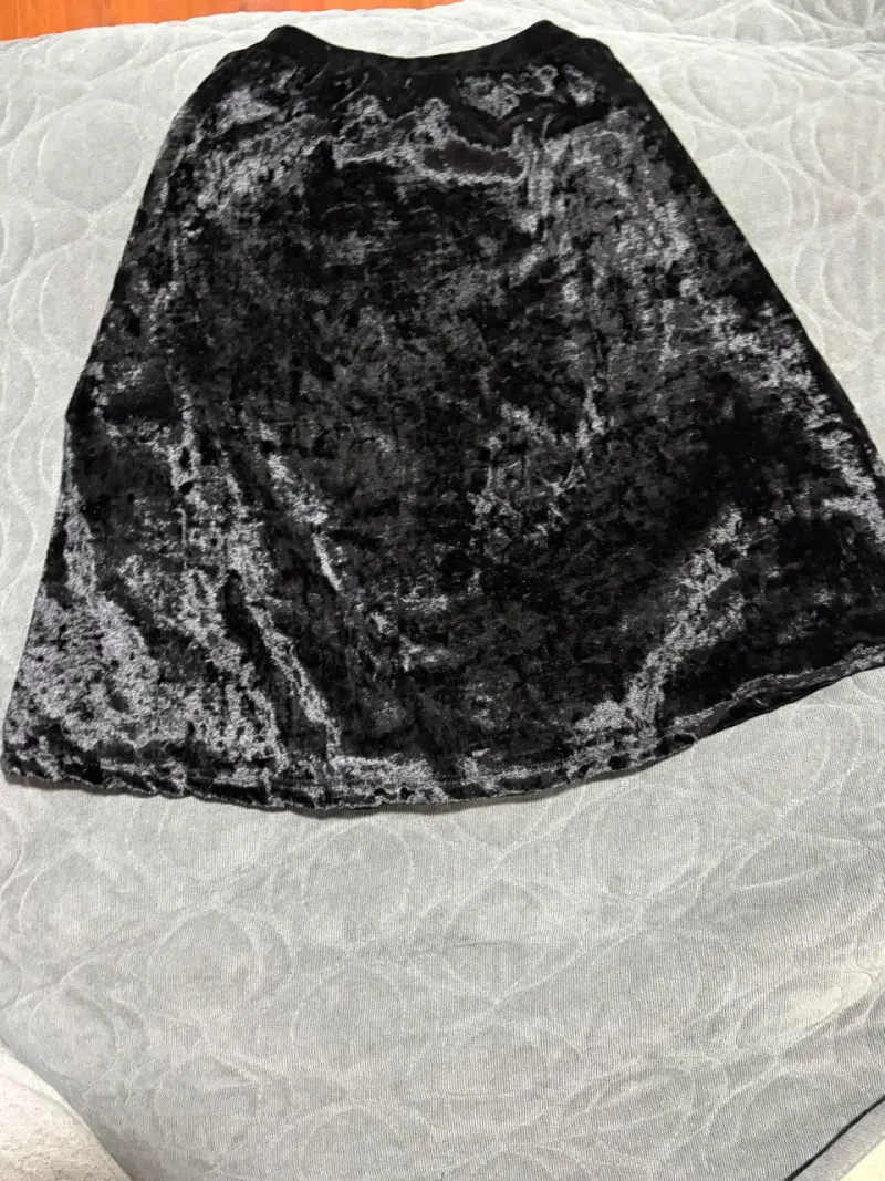 Falda de terciopelo negra elegante