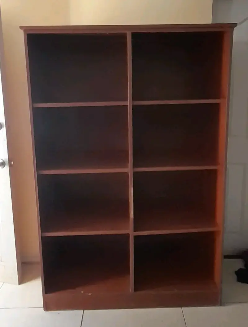 Estantería grande de madera con 8 compartimentos - 1