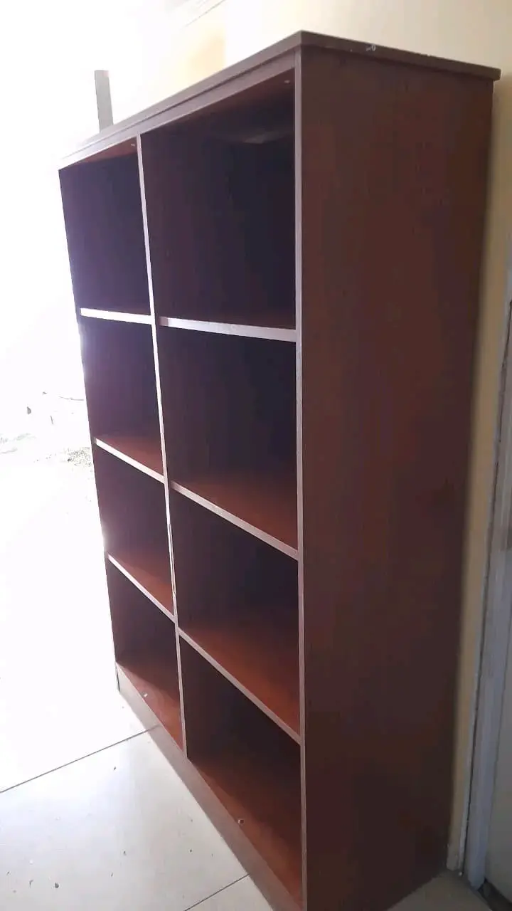 Estantería grande de madera con 8 compartimentos - 2