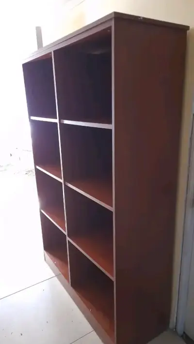 Estantería grande de madera con 8 compartimentos - miniatura 2