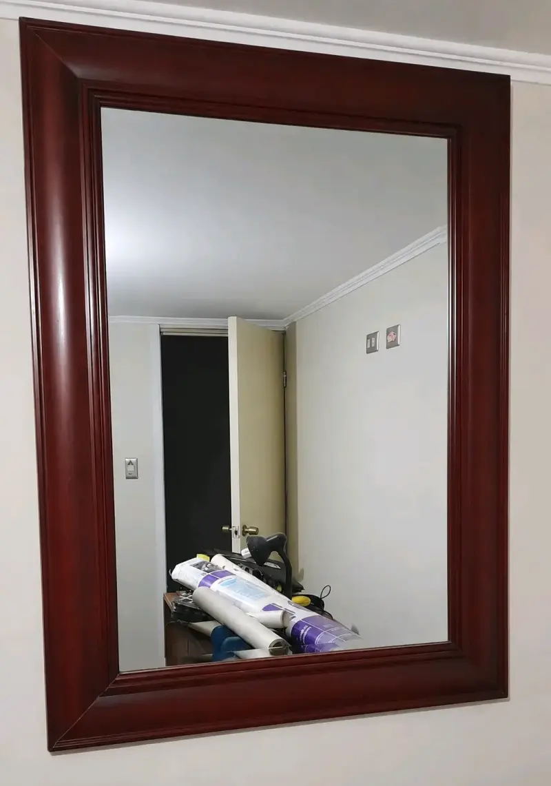 Espejo grande de pared con marco de madera - 1