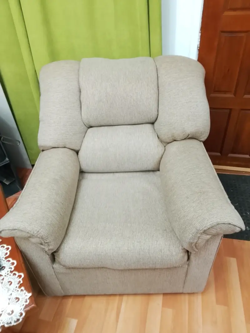 Sillón 3 cuerpos beige en buen estado - 2