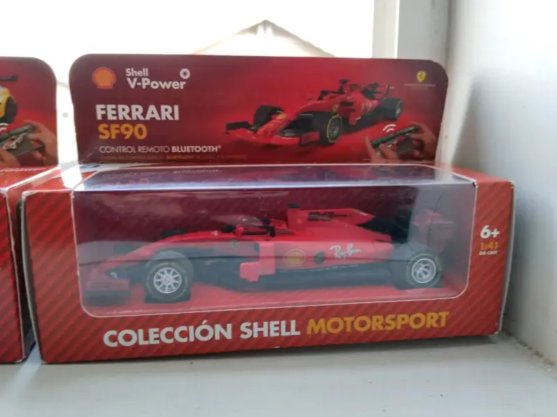 Auto a escala shell con control remoto Bluetooth - 2