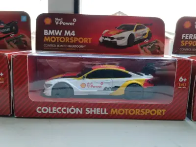 Auto a escala shell con control remoto Bluetooth - miniatura 3
