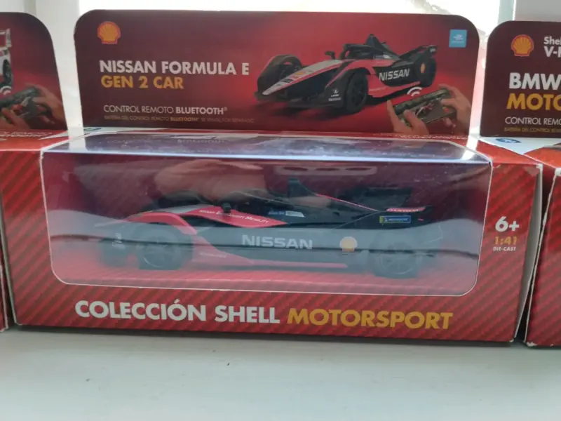 Auto a escala shell con control remoto Bluetooth - 4