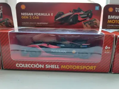 Auto a escala shell con control remoto Bluetooth - miniatura 4