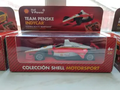 Auto a escala shell con control remoto Bluetooth - miniatura 6