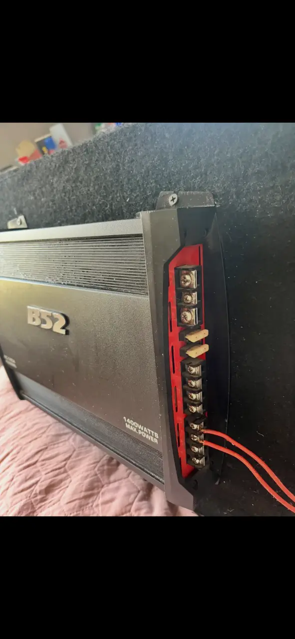 Subwoofer Sony Xplod 1800W con Amplificador - 4
