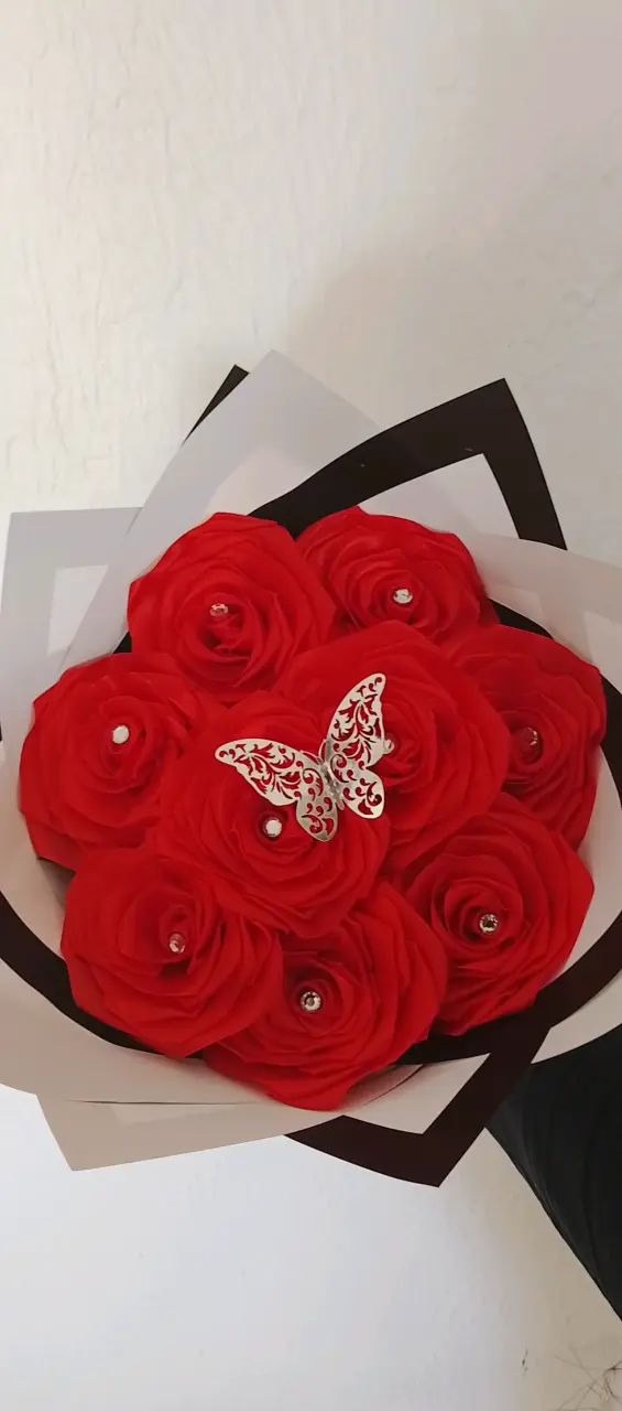 Ramo de rosas eternas y otros arreglos - 5