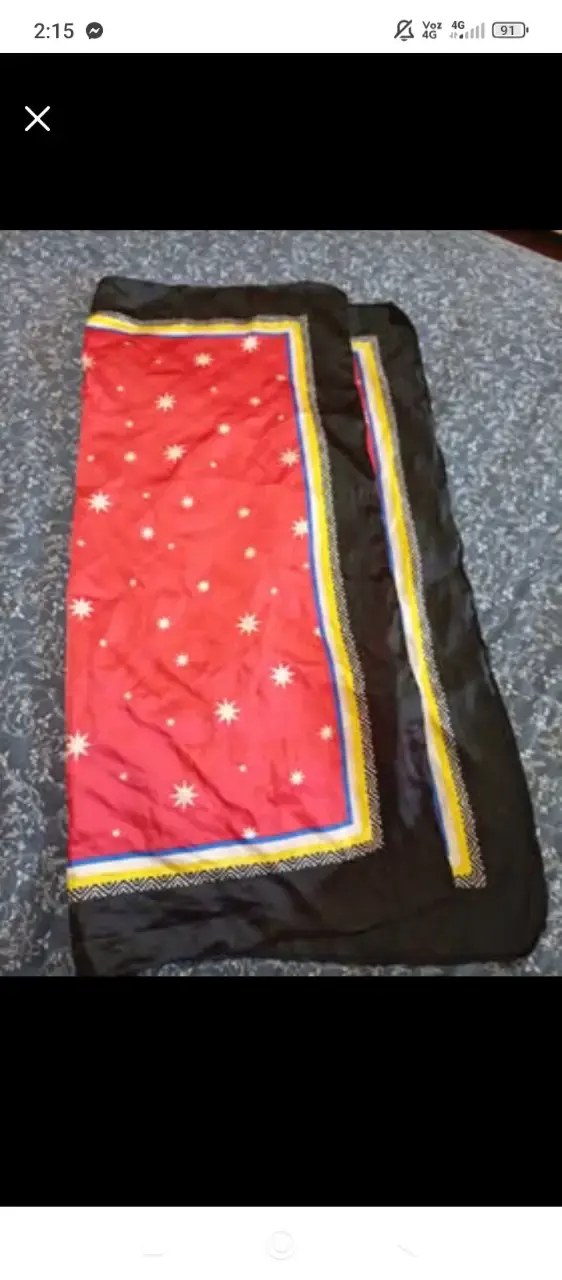 Pañuelo de seda con diseño colorido - 1