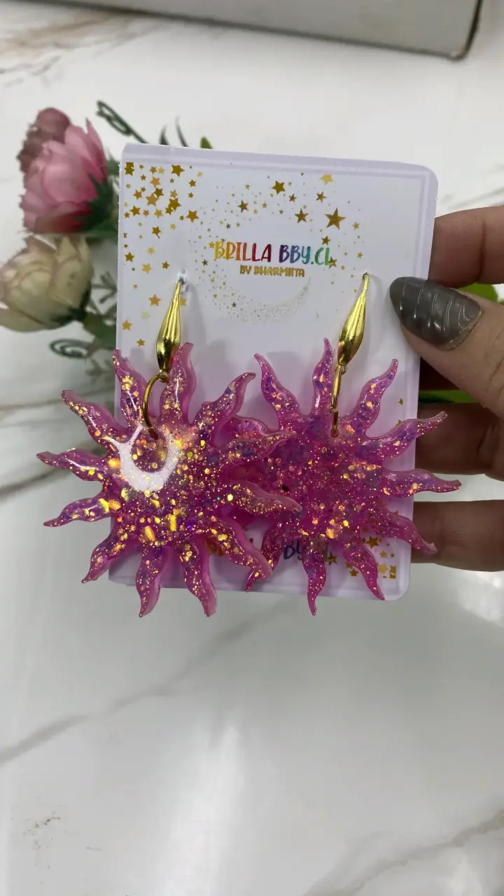 Aros colgantes de resina con diseño brillante - 1
