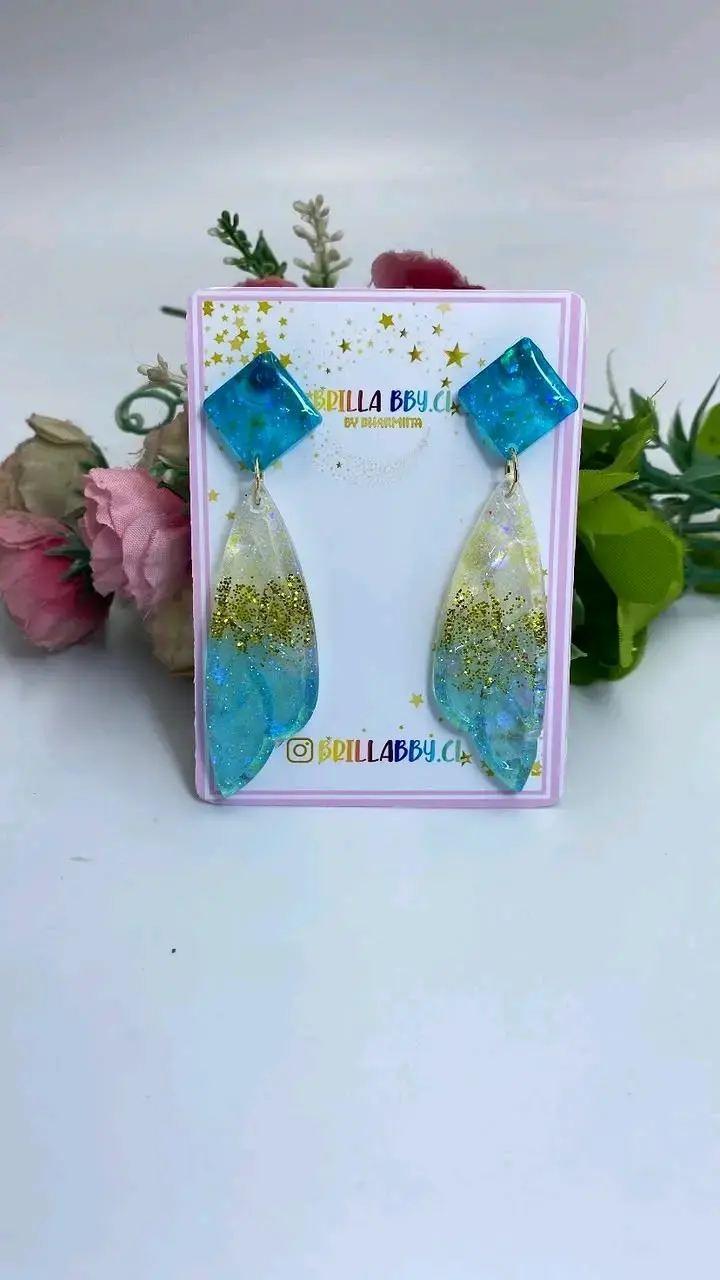 Aros colgantes de resina con diseño brillante - 4